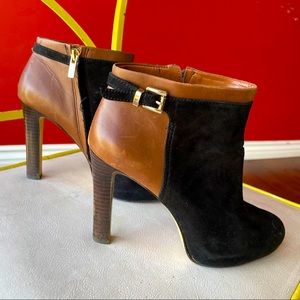 BR Two Tone Black & Brown Ankle Boots - size 6.5